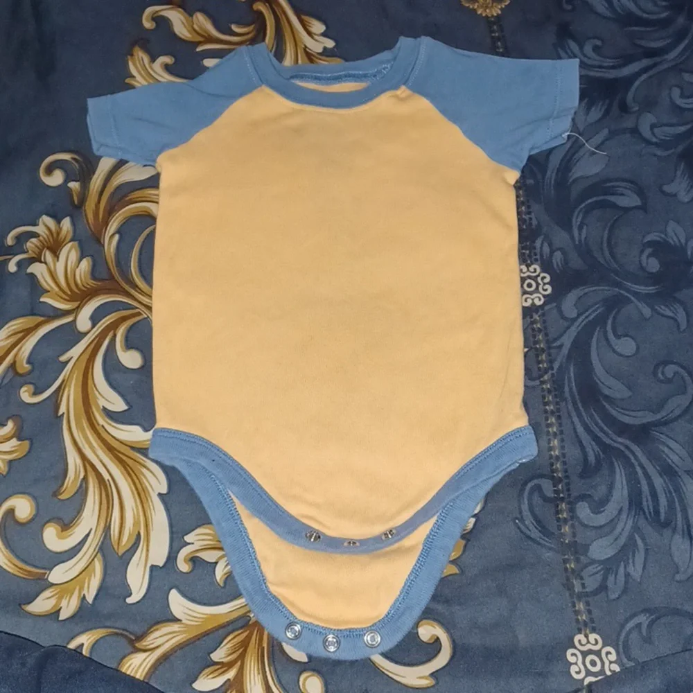 Clothes - Picture 1 of 1